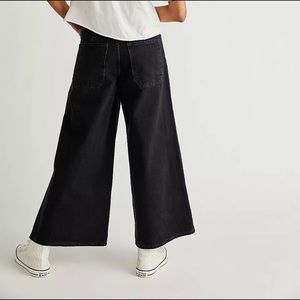 Free People We The Free Landry size 30 Black Wide Leg Jeans